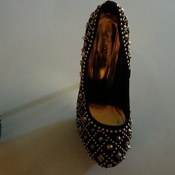 Heels (Pumps) - Picture 4 of 4